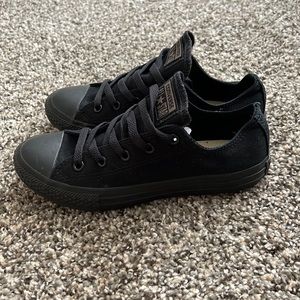 All black low top converse size 3